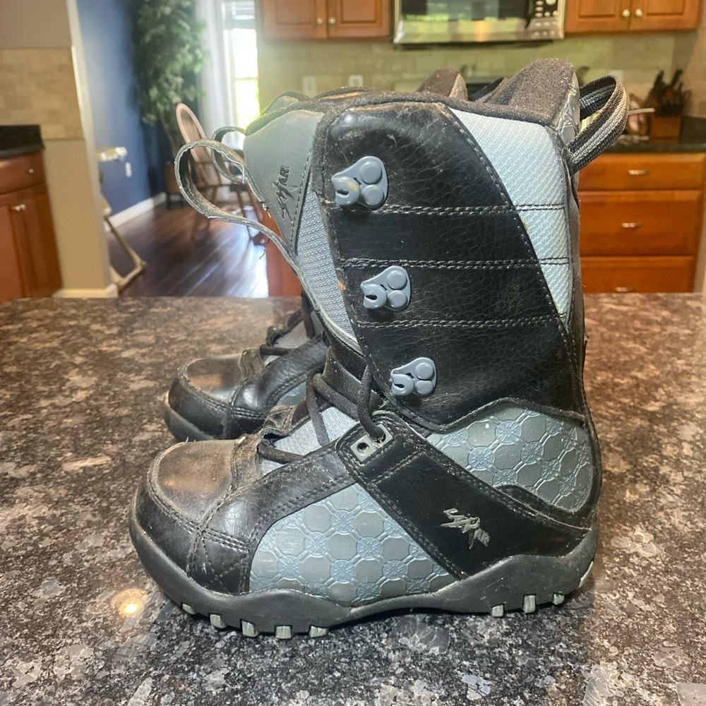 Lamar Black Gray Snowboard Boots Youth Boys Size 6